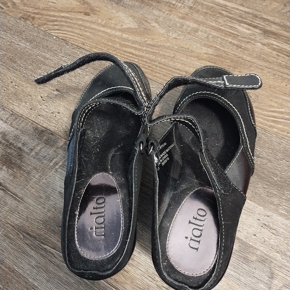 Rialto Women's Velcro Shoes - Picture 4 of 7